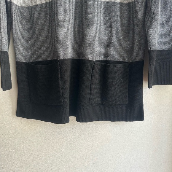Vince Camuto Women's Colorblock Pocket Sweater - Picture 5 of 6